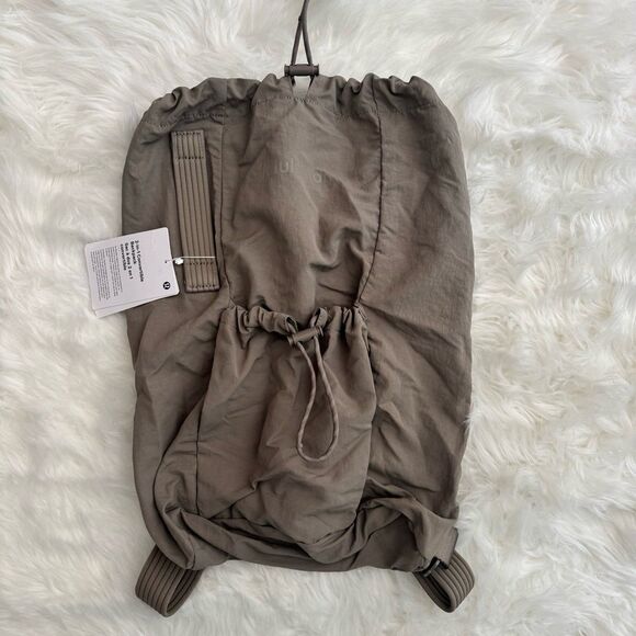 Lululemon 2-in-1 Convertible Backpack Black 21L Warm Ash Grey / Light Ivory main image 10